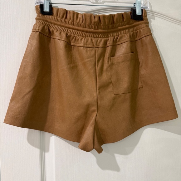 NWT N Philanthropy Faux Leather Shorts, Tan, Sz M - Picture 2 of 3